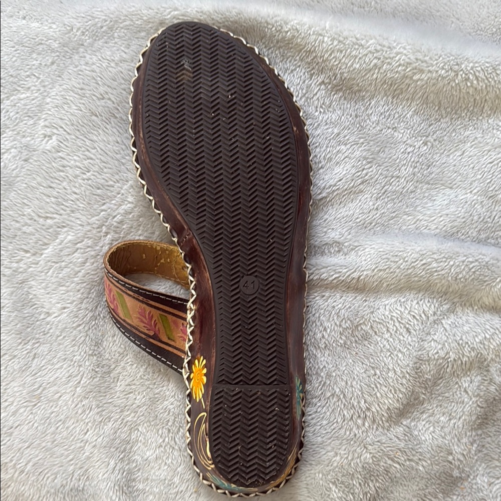 L'ATISTE Brown Floral Sandals - Picture 5 of 5